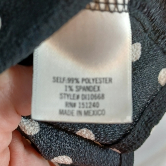 BLACK & White Francesca's Size Small Polka Dot Peplum Top NWT - Picture 4 of 4